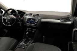 harmaa Volkswagen Tiguan 2016 kuva 9.