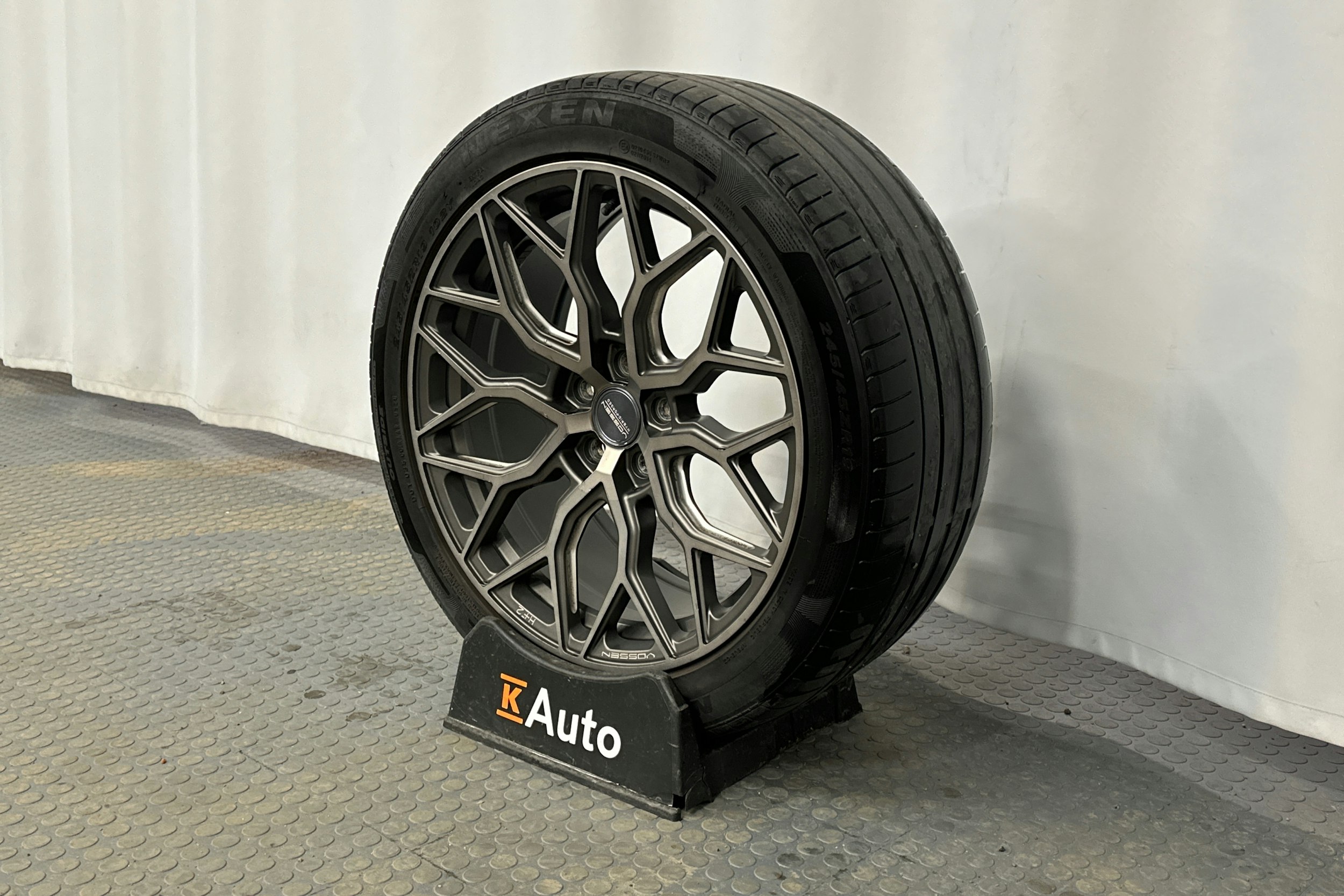 harmaa Volkswagen Tiguan 2016 kuva 13.