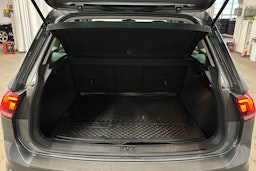 harmaa Volkswagen Tiguan 2016 kuva 14.