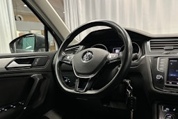 harmaa Volkswagen Tiguan 2016 kuva 17.