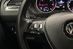 harmaa Volkswagen Tiguan 2016 kuva 18.