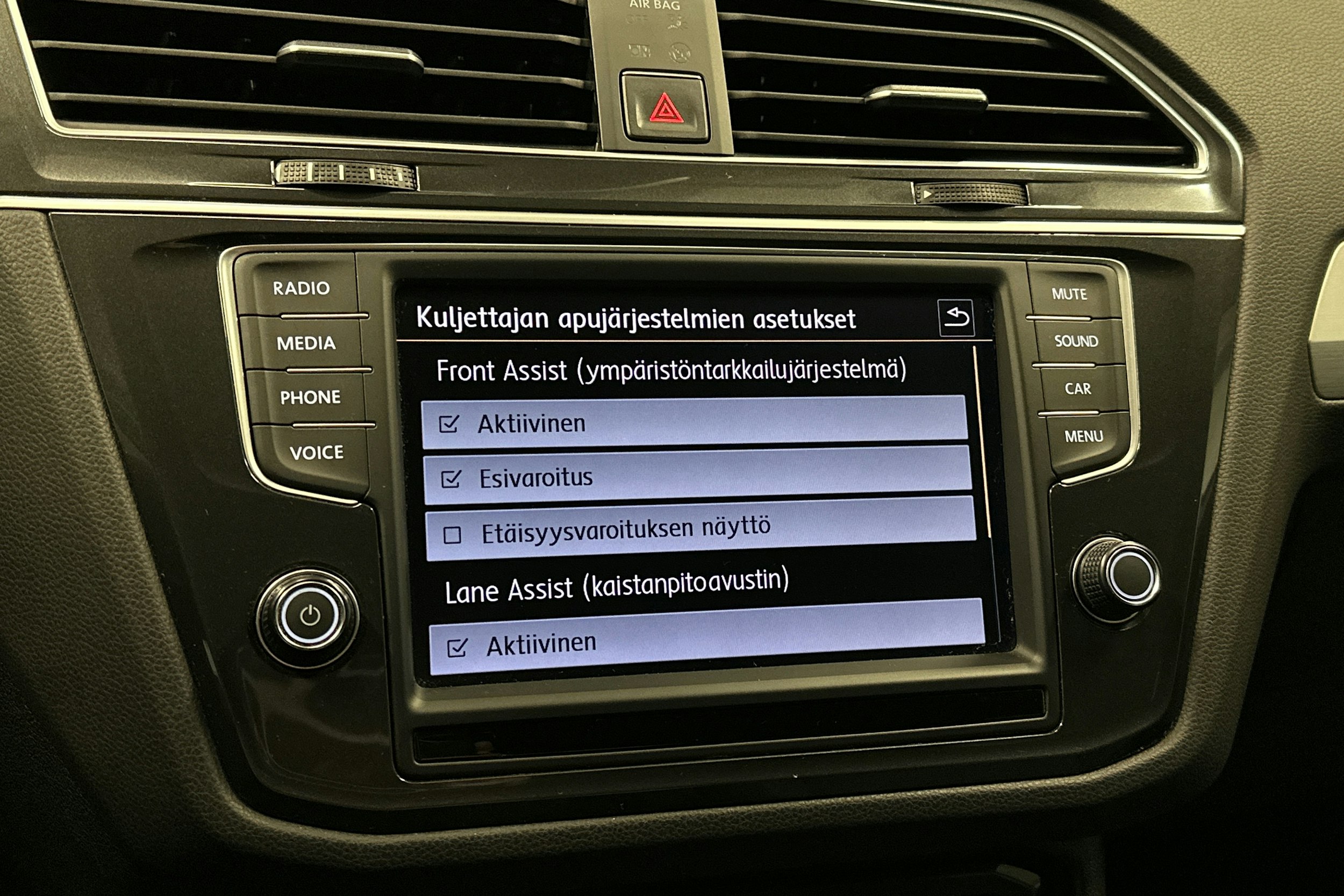 harmaa Volkswagen Tiguan 2016 kuva 23.