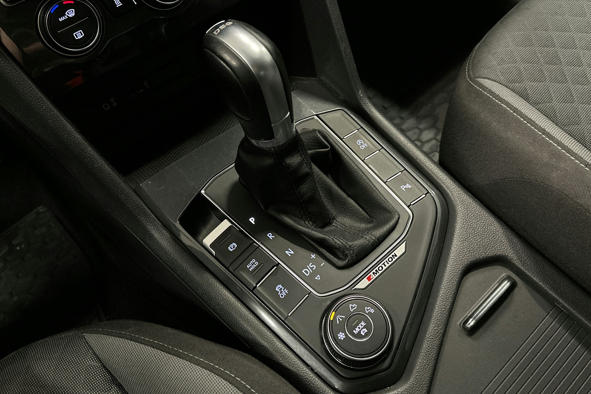 harmaa Volkswagen Tiguan 2016 kuva 31.