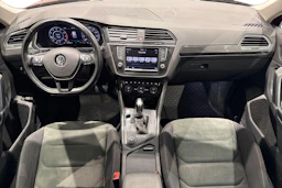 punainen Volkswagen Tiguan 2017 kuva 7.