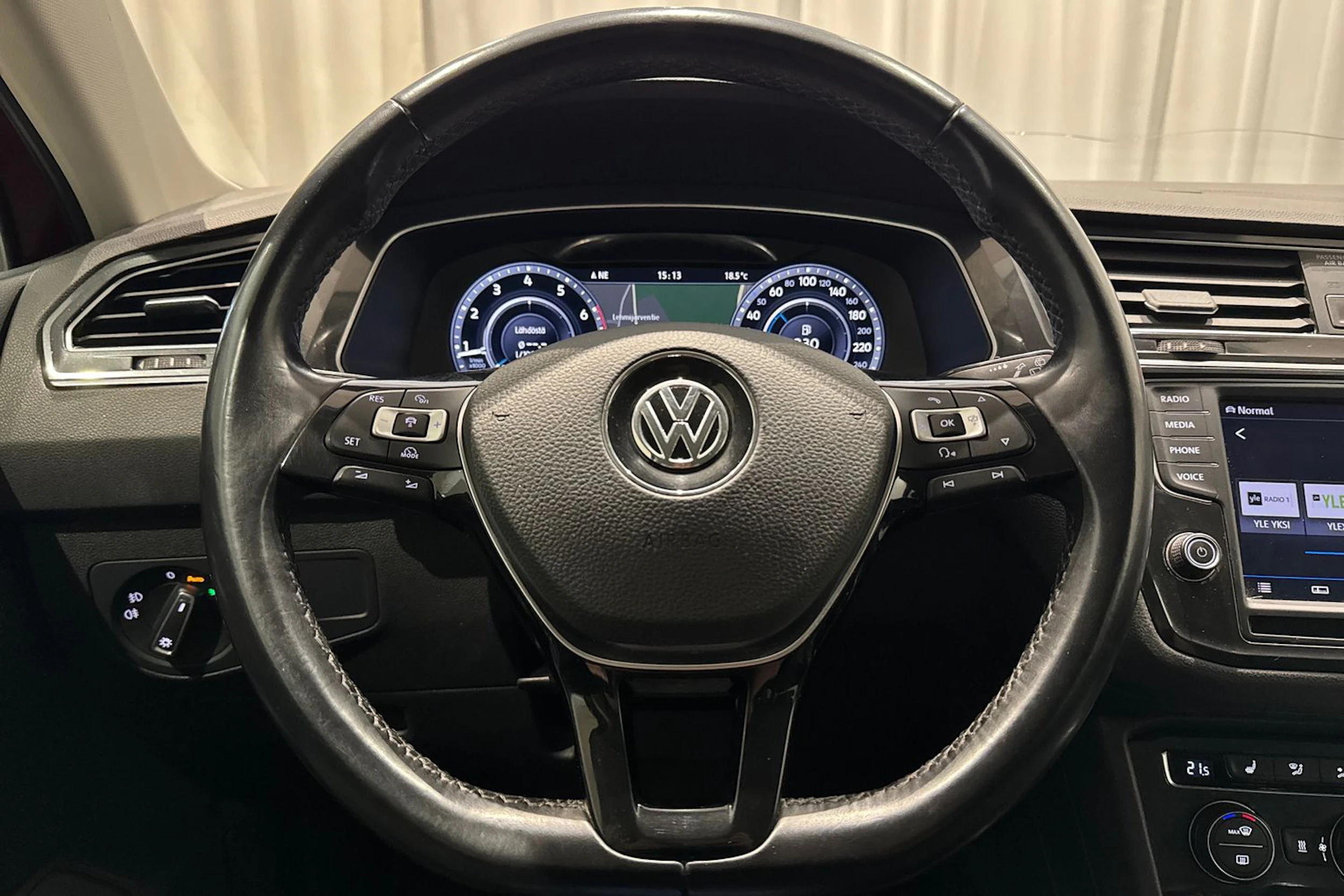 punainen Volkswagen Tiguan 2017 kuva 14.