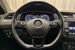 punainen Volkswagen Tiguan 2017 kuva 14.