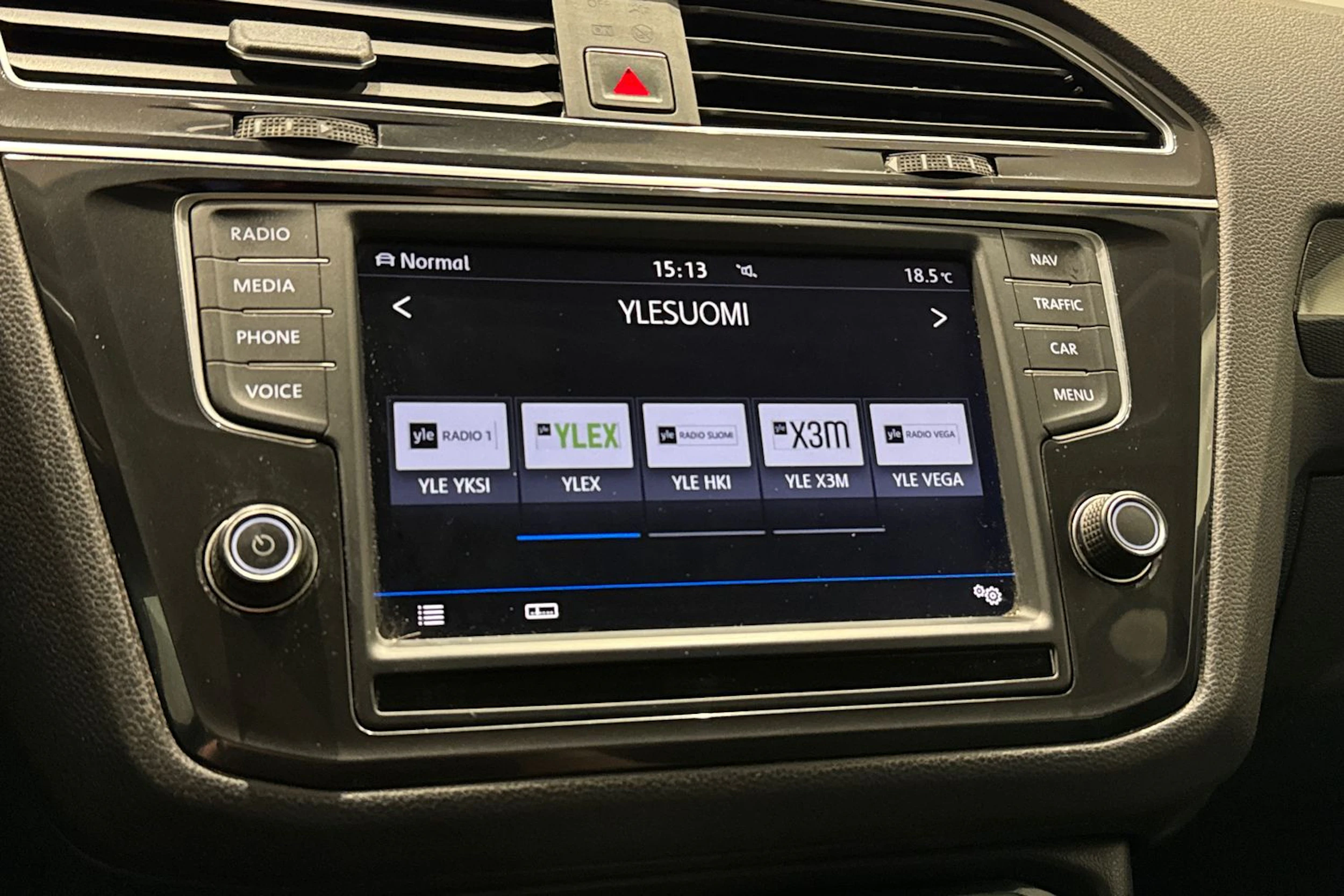 punainen Volkswagen Tiguan 2017 kuva 16.