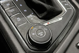 punainen Volkswagen Tiguan 2017 kuva 22.