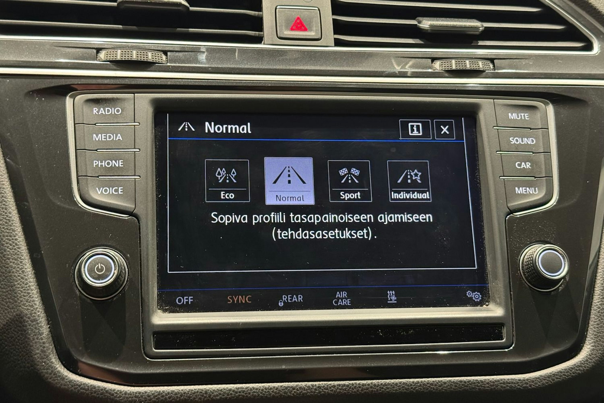 musta Volkswagen Tiguan 2017 kuva 22.
