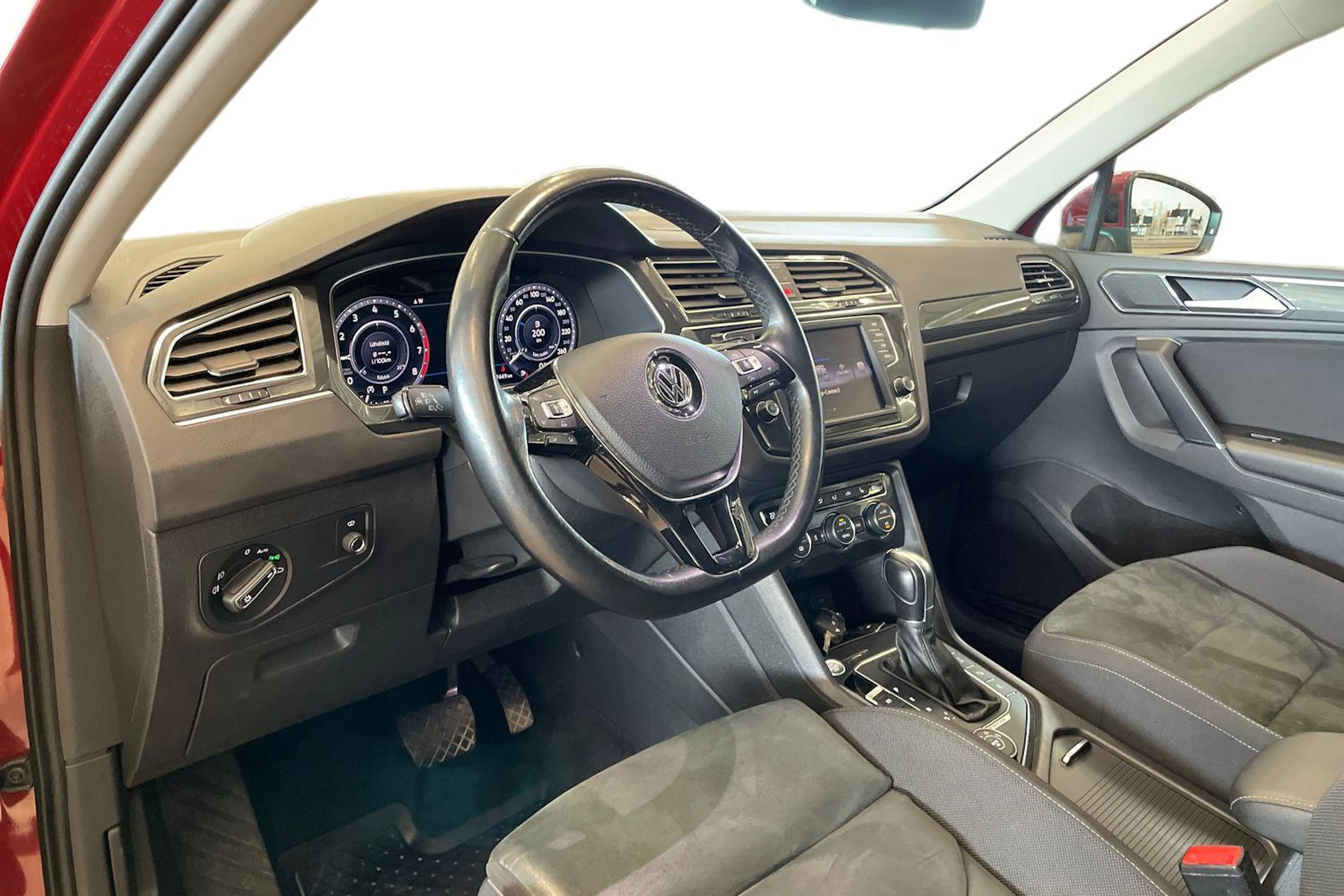 punainen Volkswagen Tiguan 2017 kuva 6.