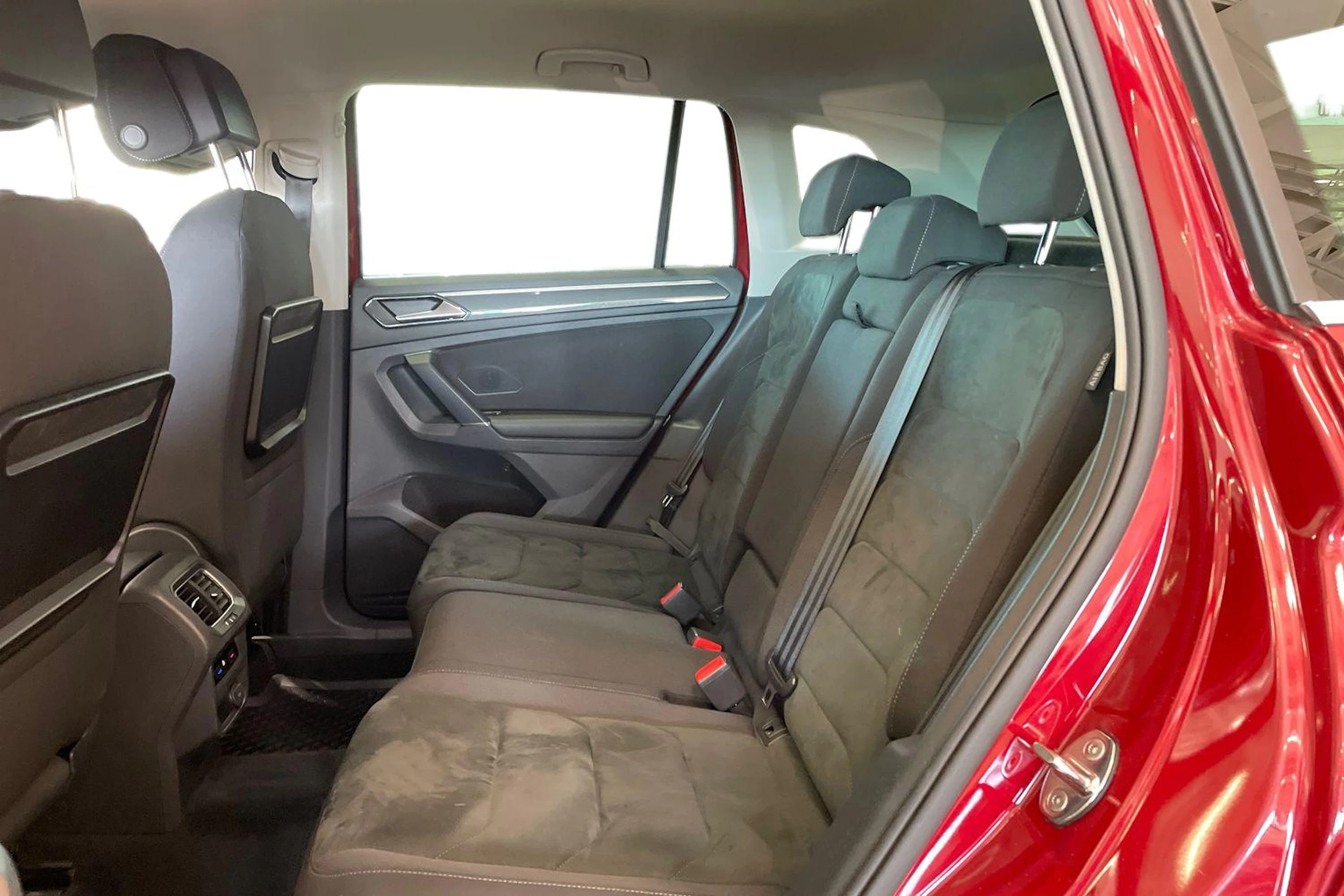 punainen Volkswagen Tiguan 2017 kuva 8.