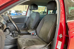 punainen Volkswagen Tiguan 2017 kuva 11.