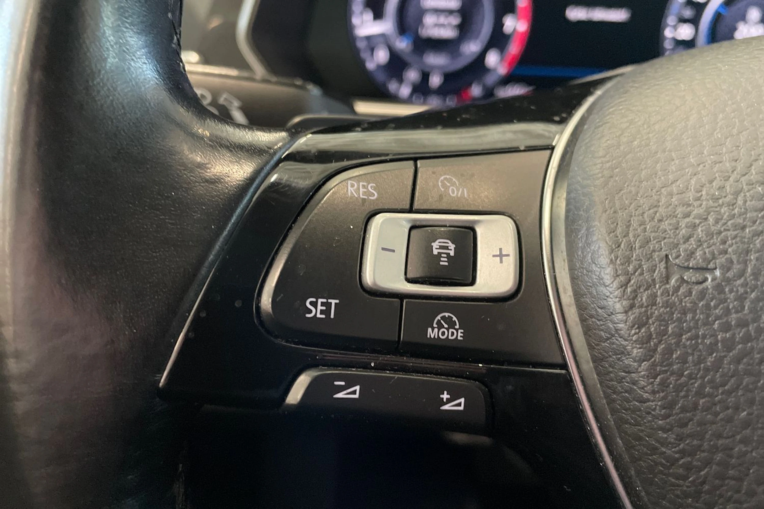 punainen Volkswagen Tiguan 2017 kuva 15.