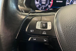 punainen Volkswagen Tiguan 2017 kuva 15.