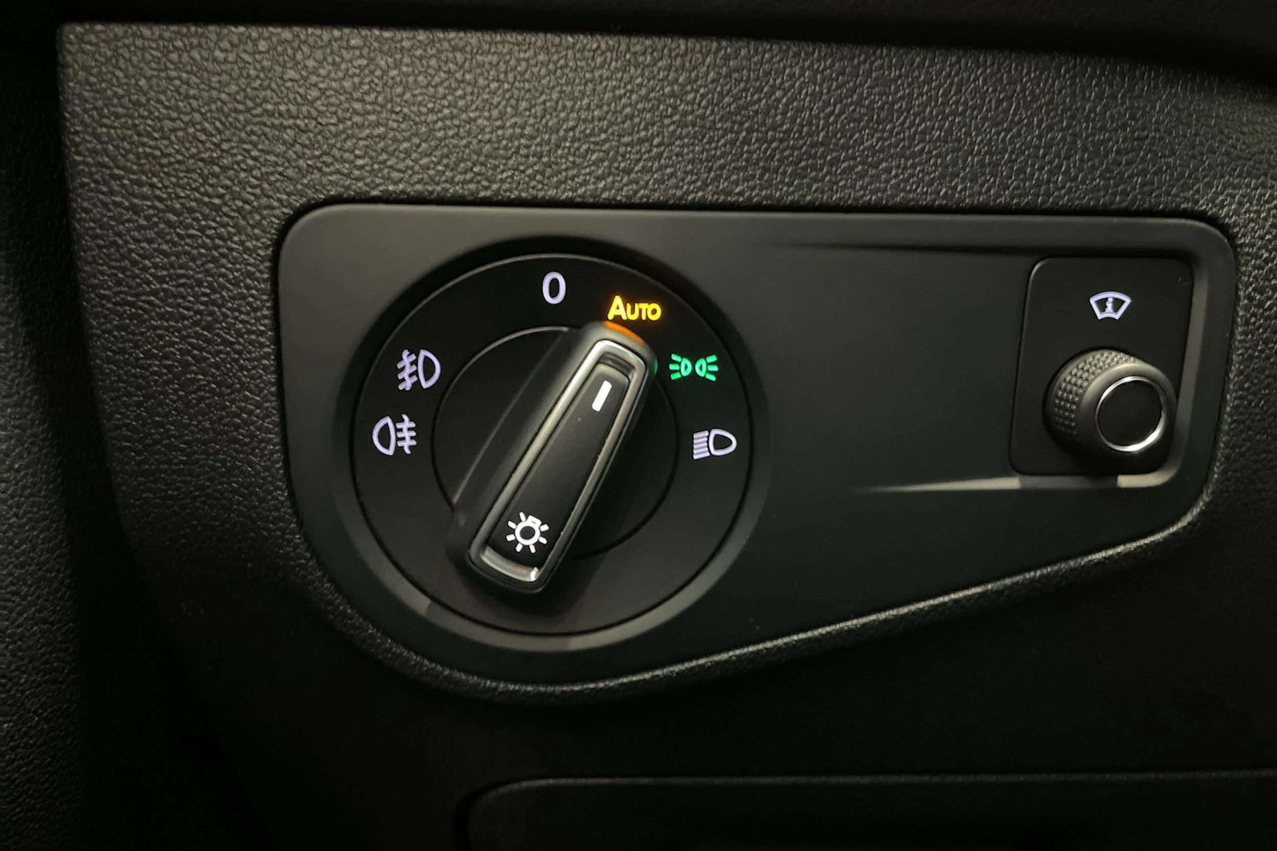 punainen Volkswagen Tiguan 2017 kuva 17.