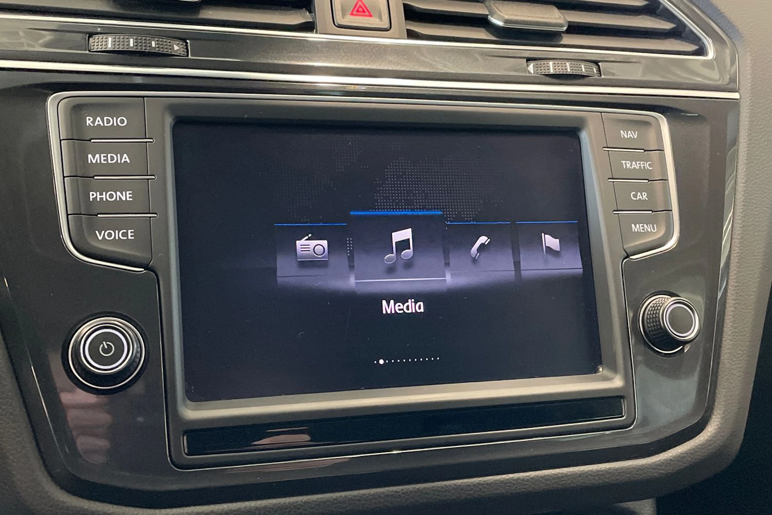 punainen Volkswagen Tiguan 2017 kuva 19.