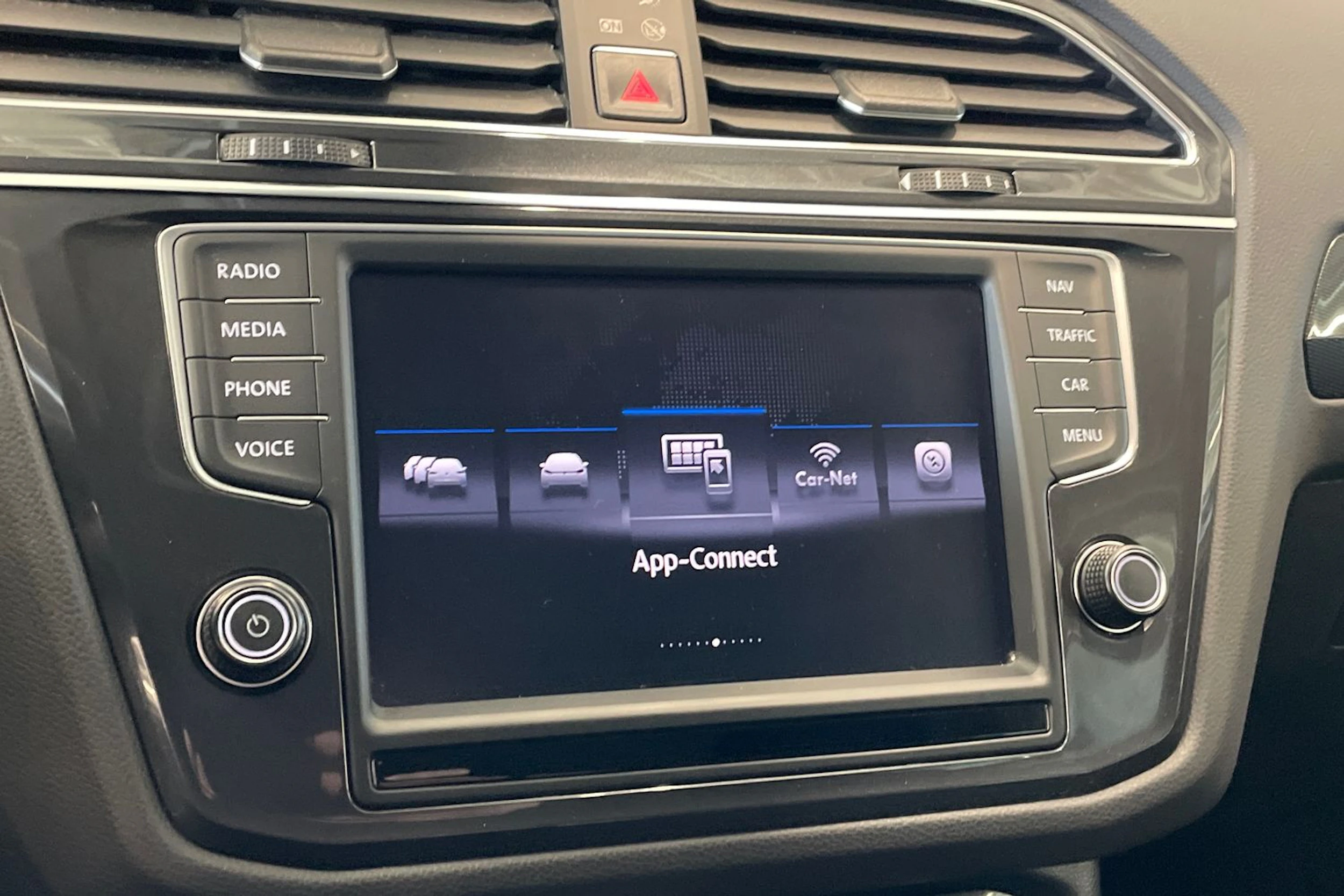 punainen Volkswagen Tiguan 2017 kuva 21.