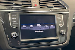 punainen Volkswagen Tiguan 2017 kuva 21.