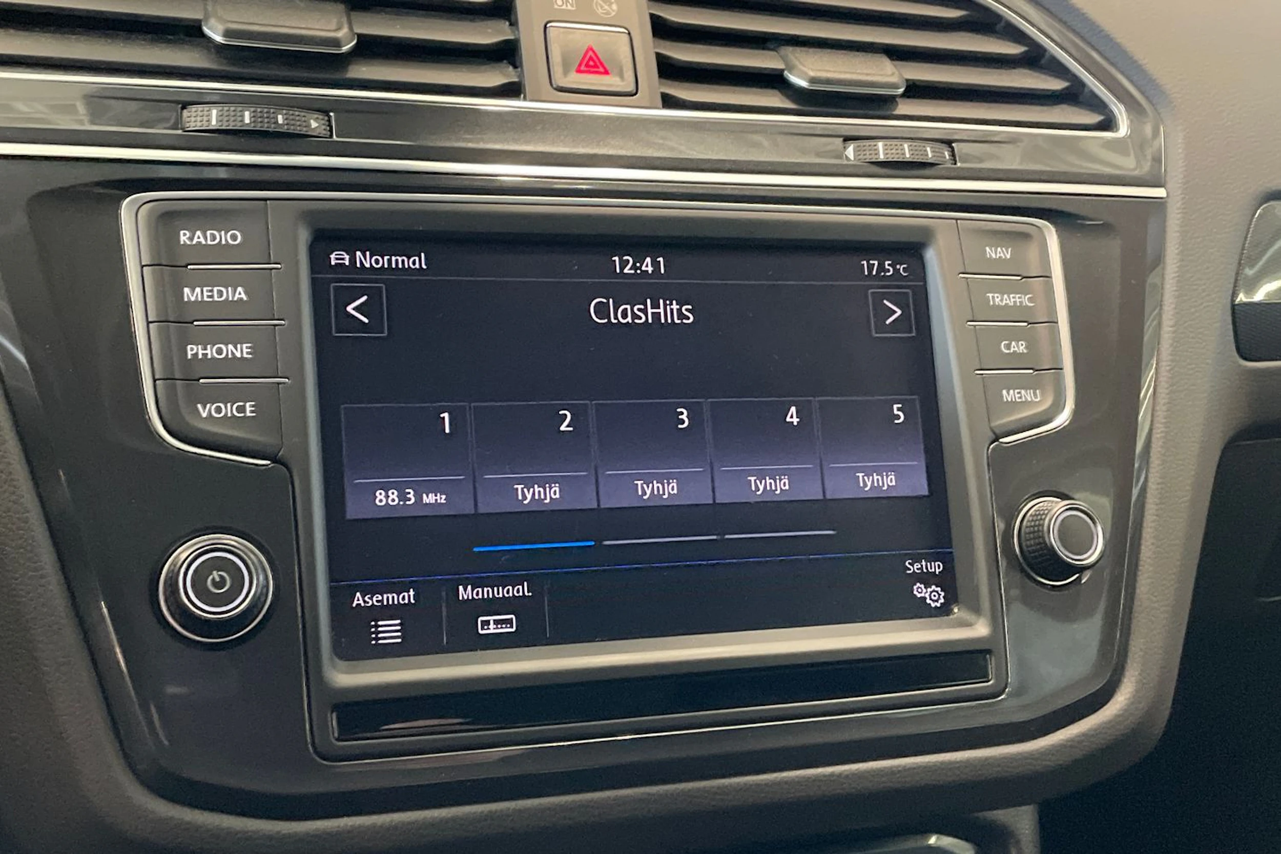 punainen Volkswagen Tiguan 2017 kuva 22.