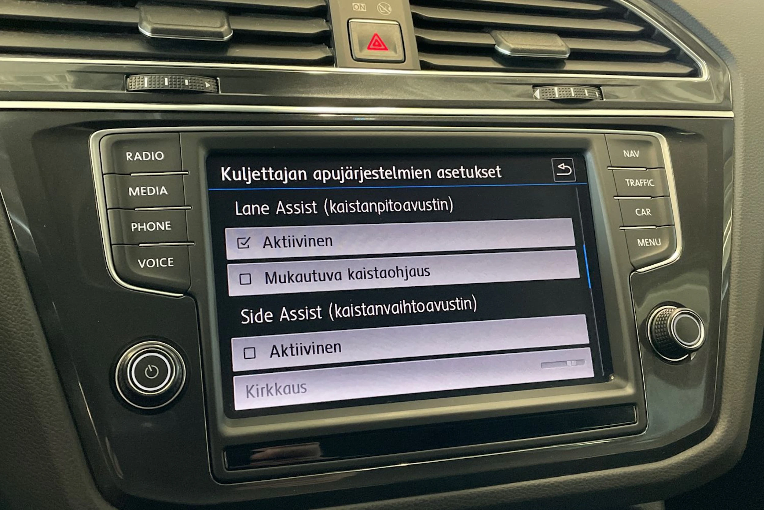 punainen Volkswagen Tiguan 2017 kuva 27.