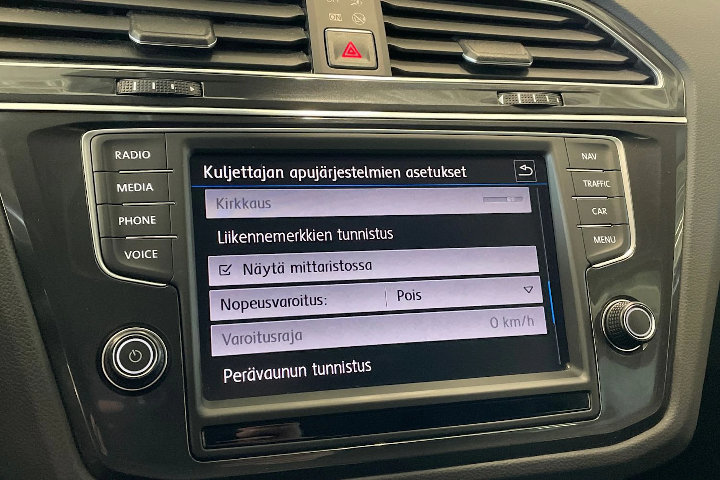 punainen Volkswagen Tiguan 2017 kuva 28.