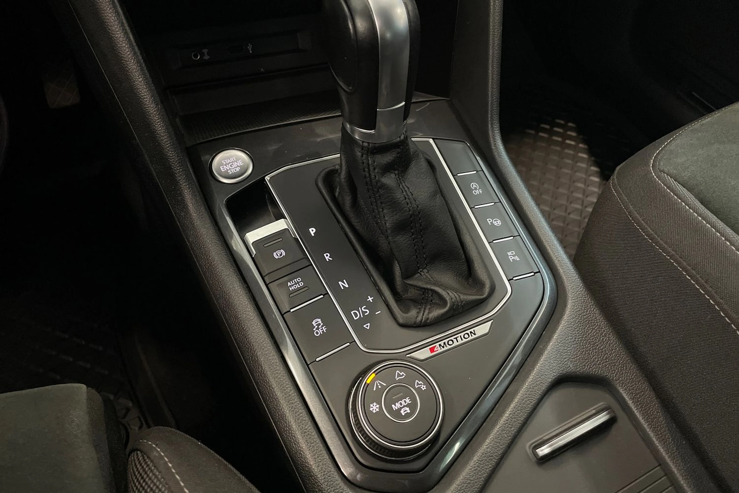 punainen Volkswagen Tiguan 2017 kuva 30.