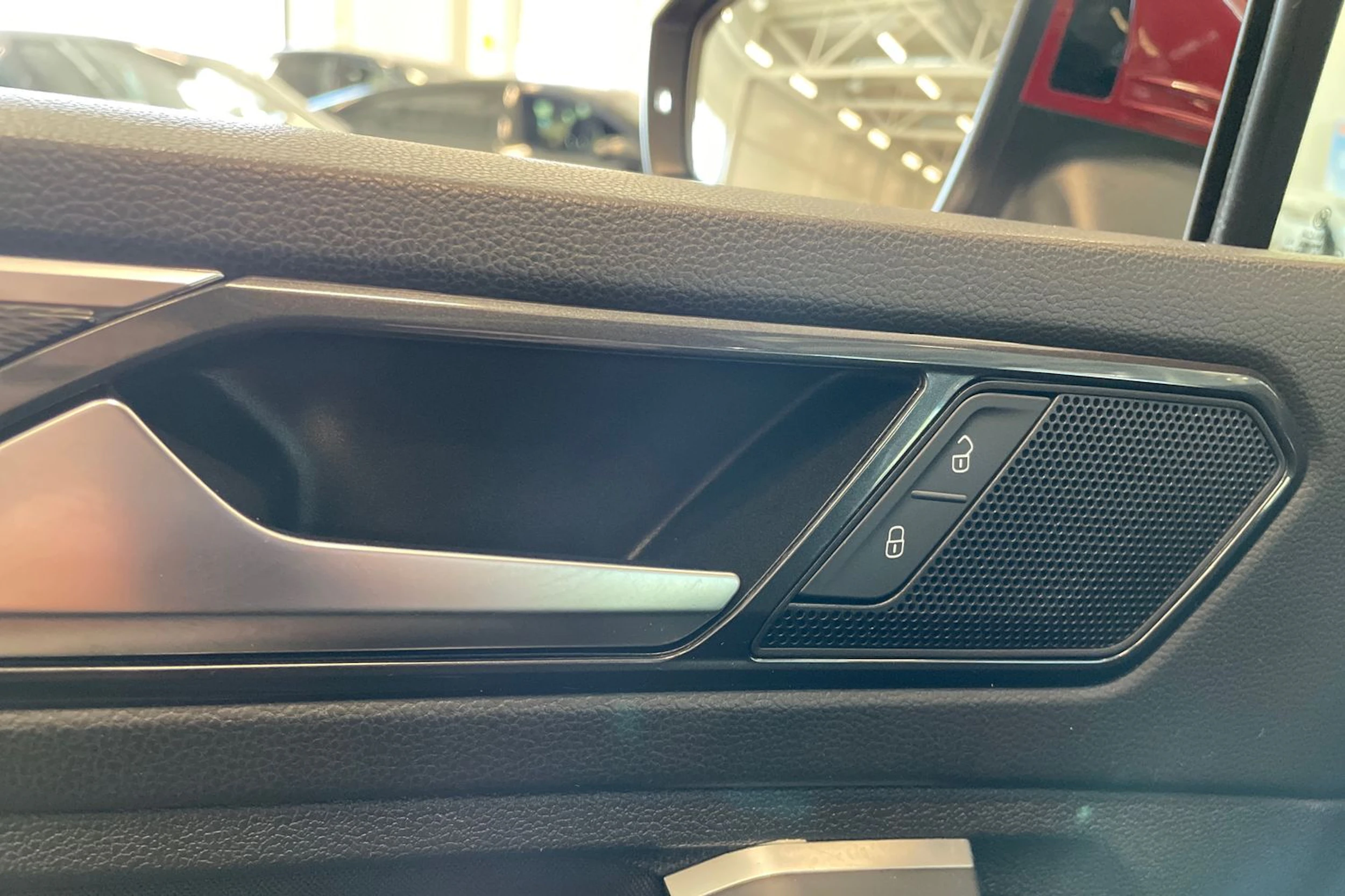 punainen Volkswagen Tiguan 2017 kuva 33.