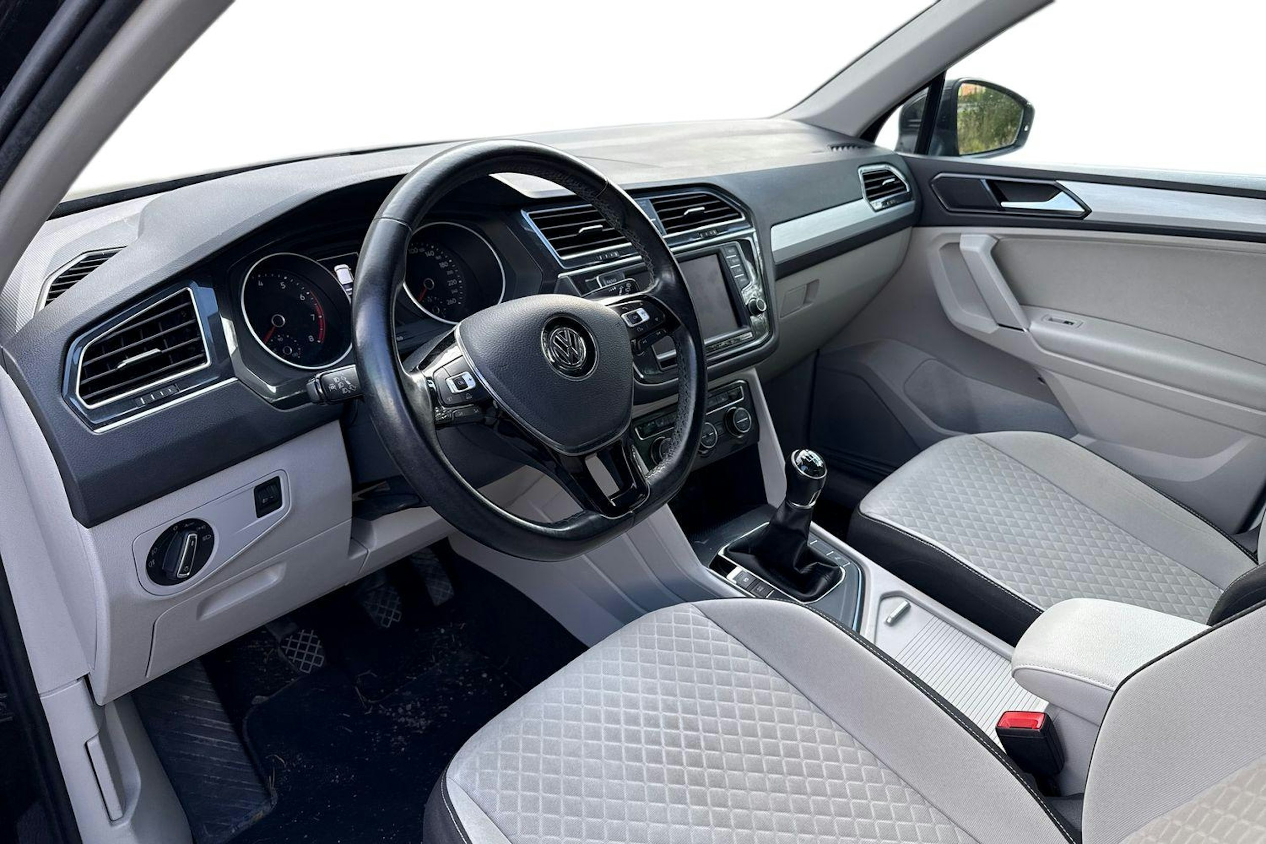 musta Volkswagen Tiguan 2016 kuva 3.