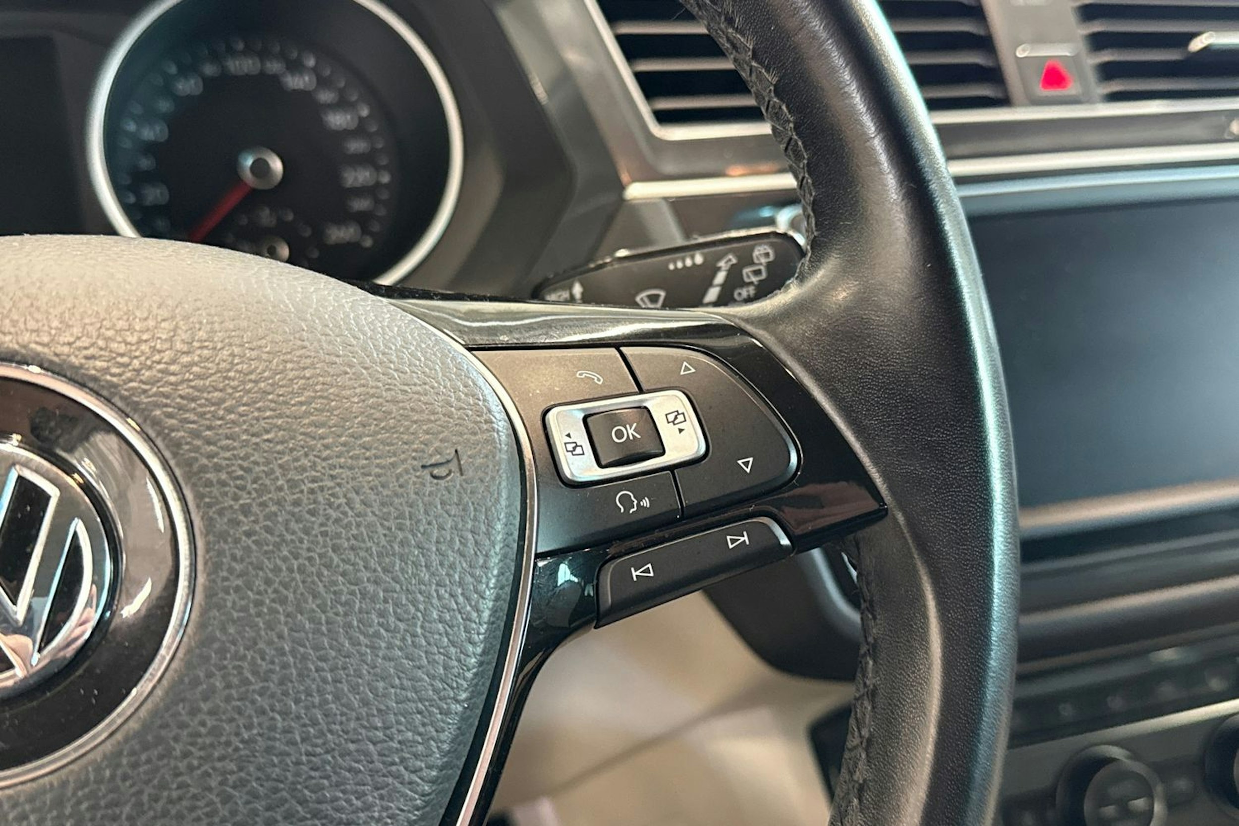 musta Volkswagen Tiguan 2016 kuva 18.