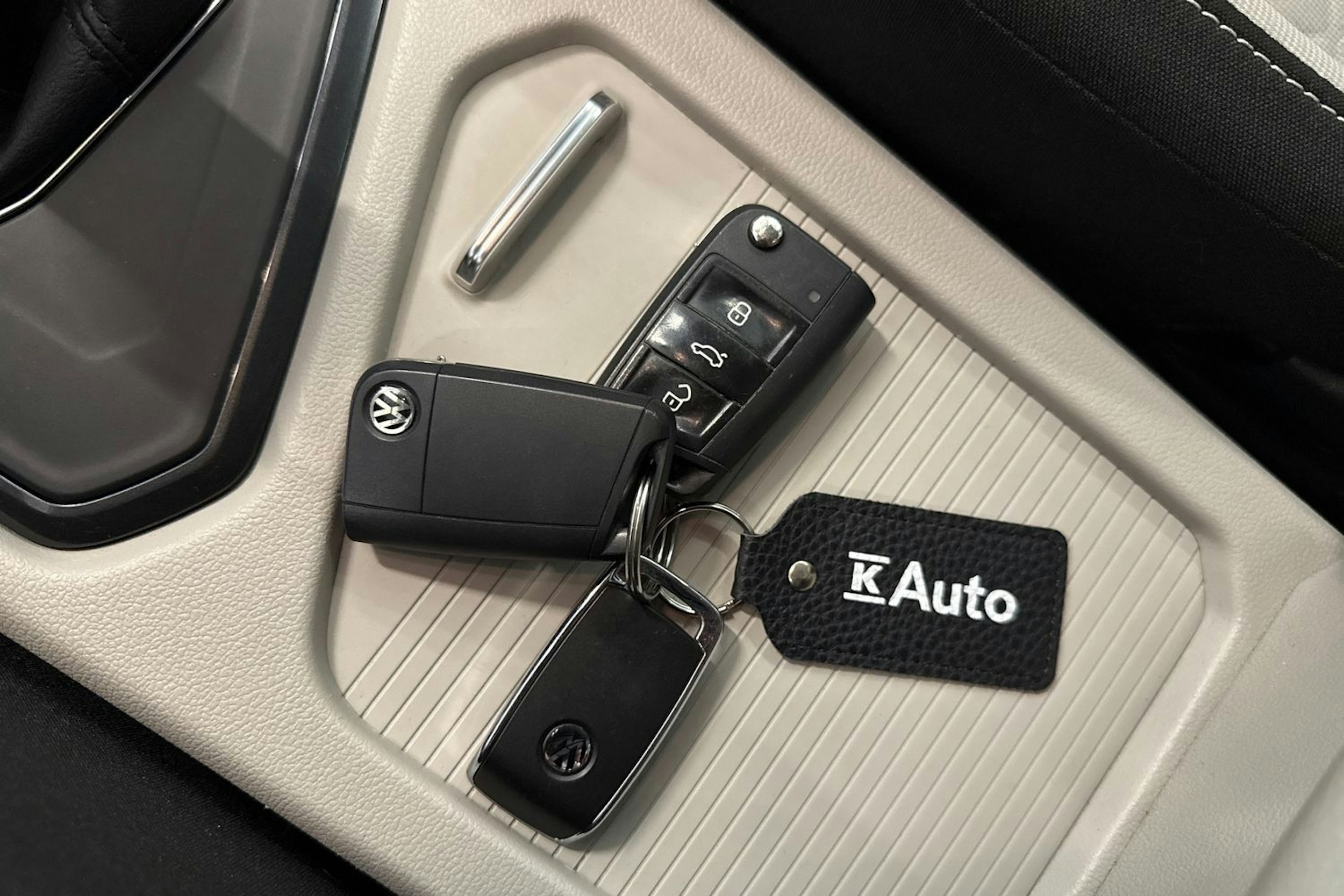 musta Volkswagen Tiguan 2016 kuva 21.