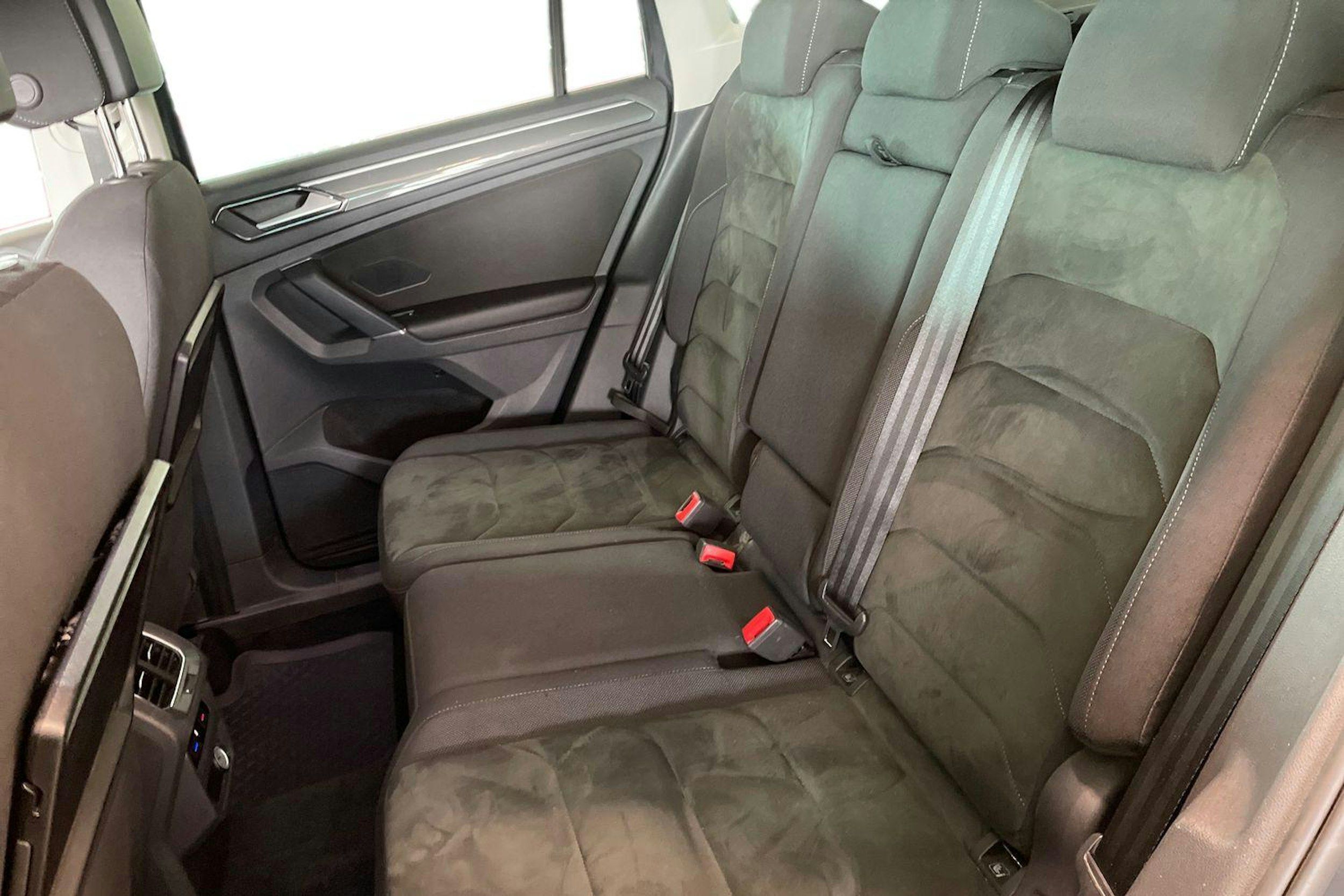 harmaa Volkswagen Tiguan 2016 kuva 8.
