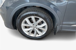 harmaa Volkswagen Tiguan 2016 kuva 9.