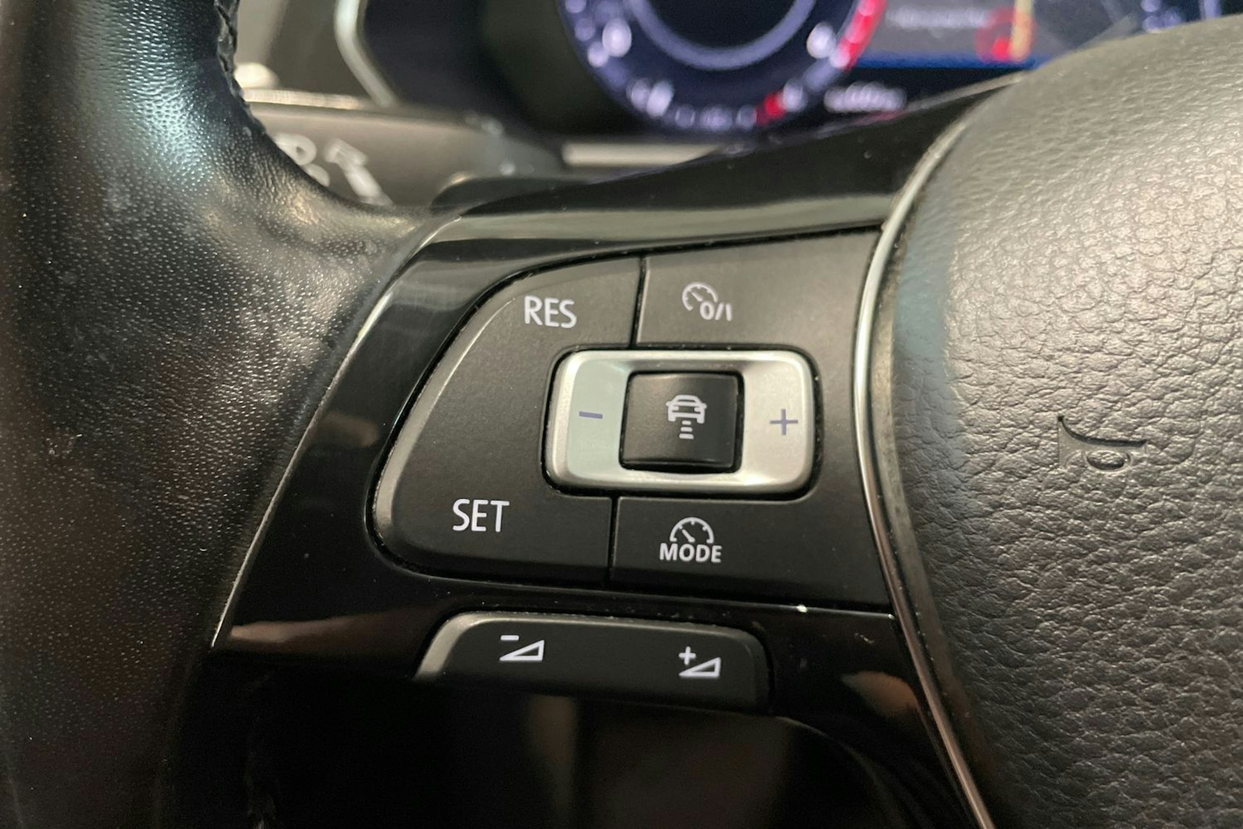 harmaa Volkswagen Tiguan 2016 kuva 12.