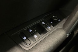 harmaa Volkswagen Tiguan 2016 kuva 16.