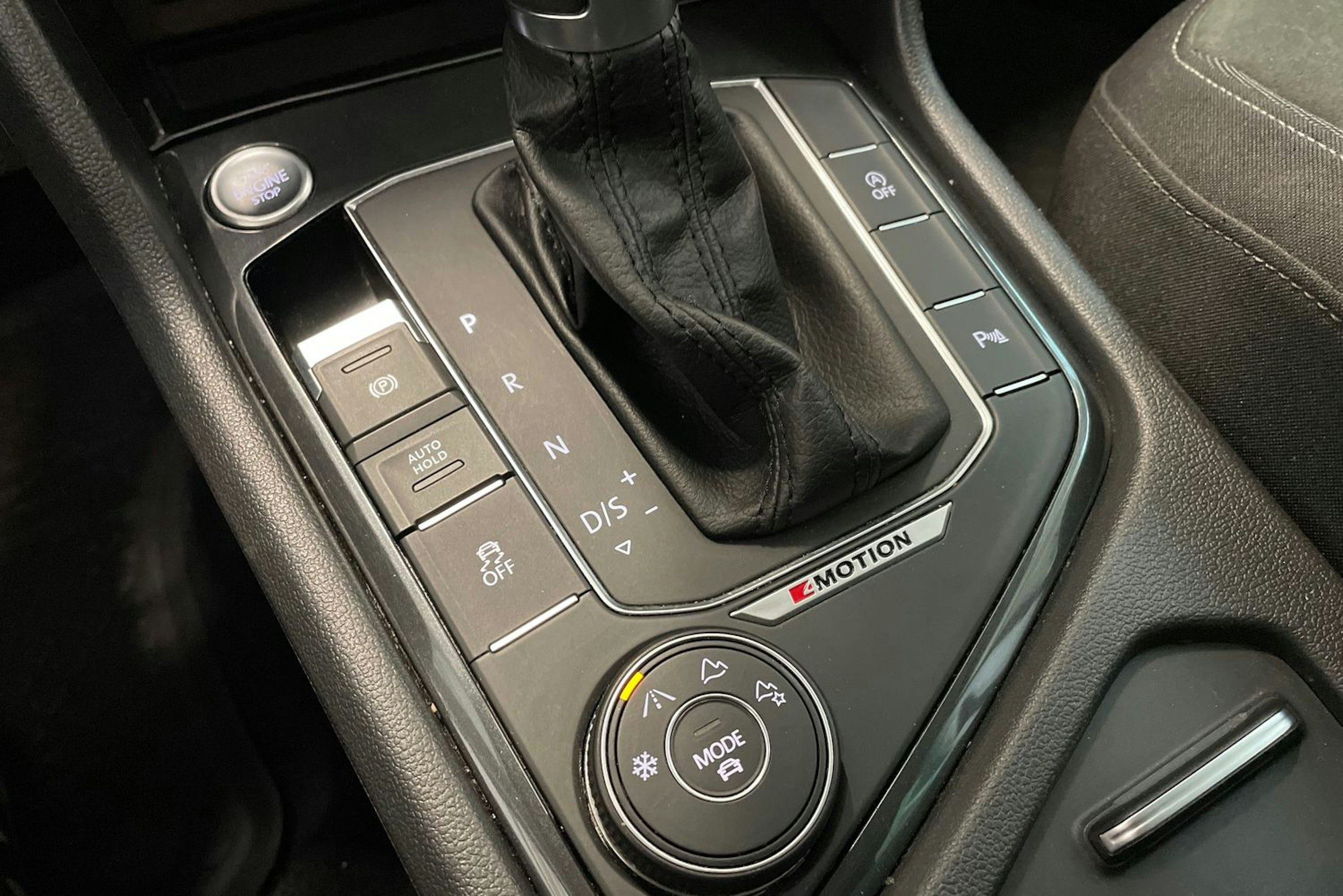 harmaa Volkswagen Tiguan 2016 kuva 17.