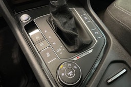 harmaa Volkswagen Tiguan 2016 kuva 17.