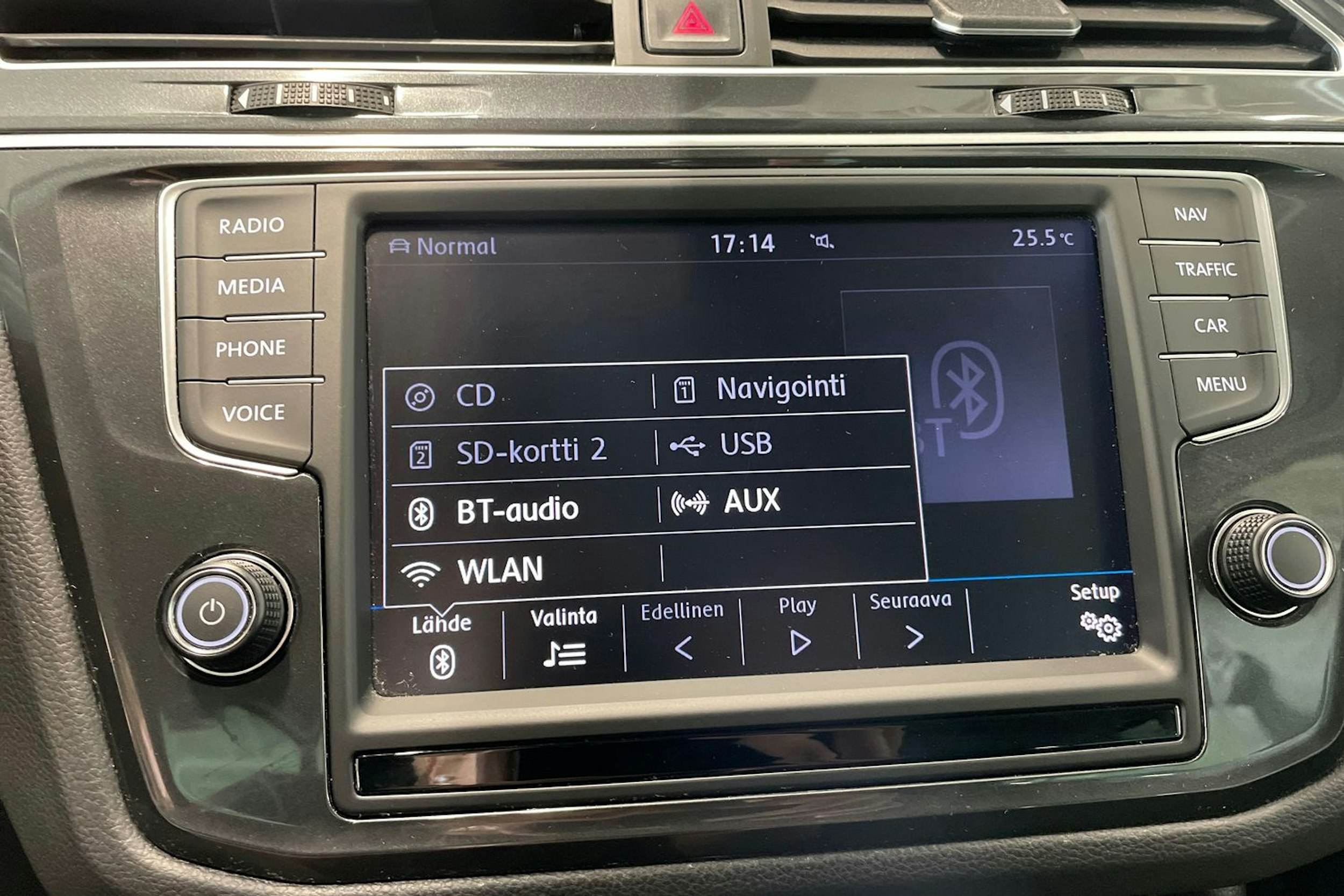 harmaa Volkswagen Tiguan 2016 kuva 20.