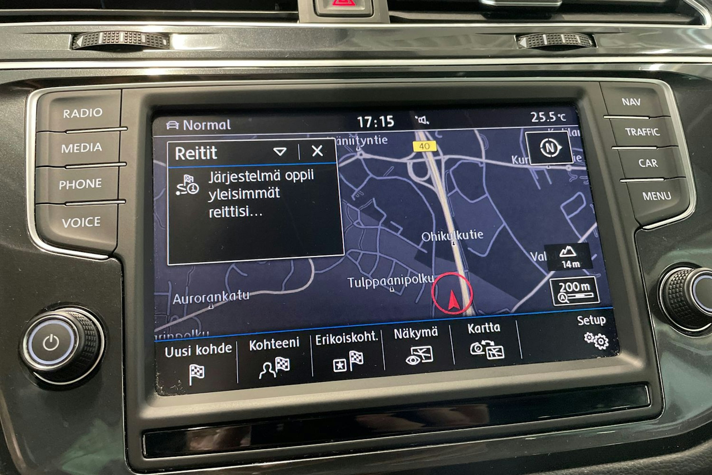 harmaa Volkswagen Tiguan 2016 kuva 21.