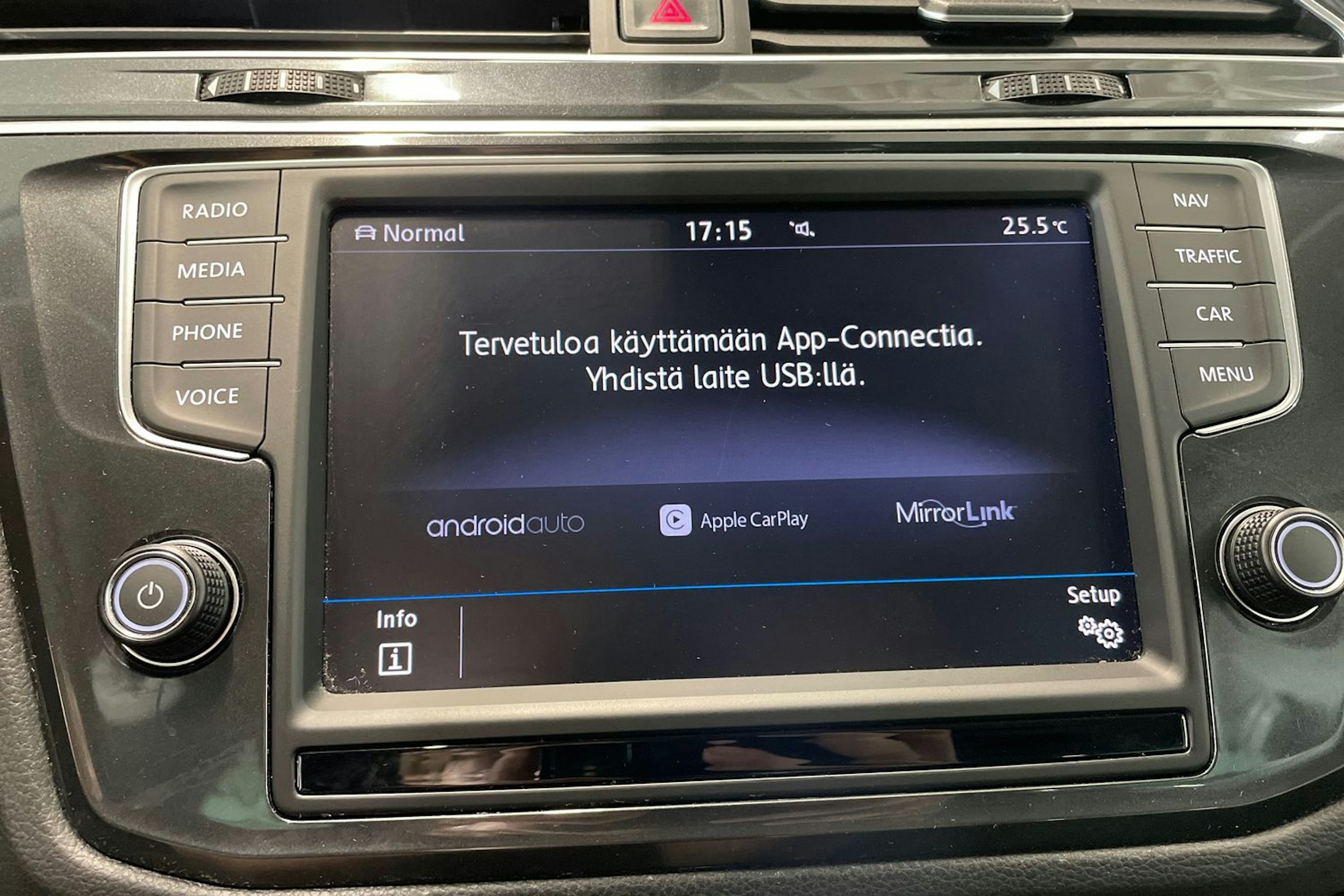 harmaa Volkswagen Tiguan 2016 kuva 22.