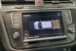 harmaa Volkswagen Tiguan 2016 kuva 23.