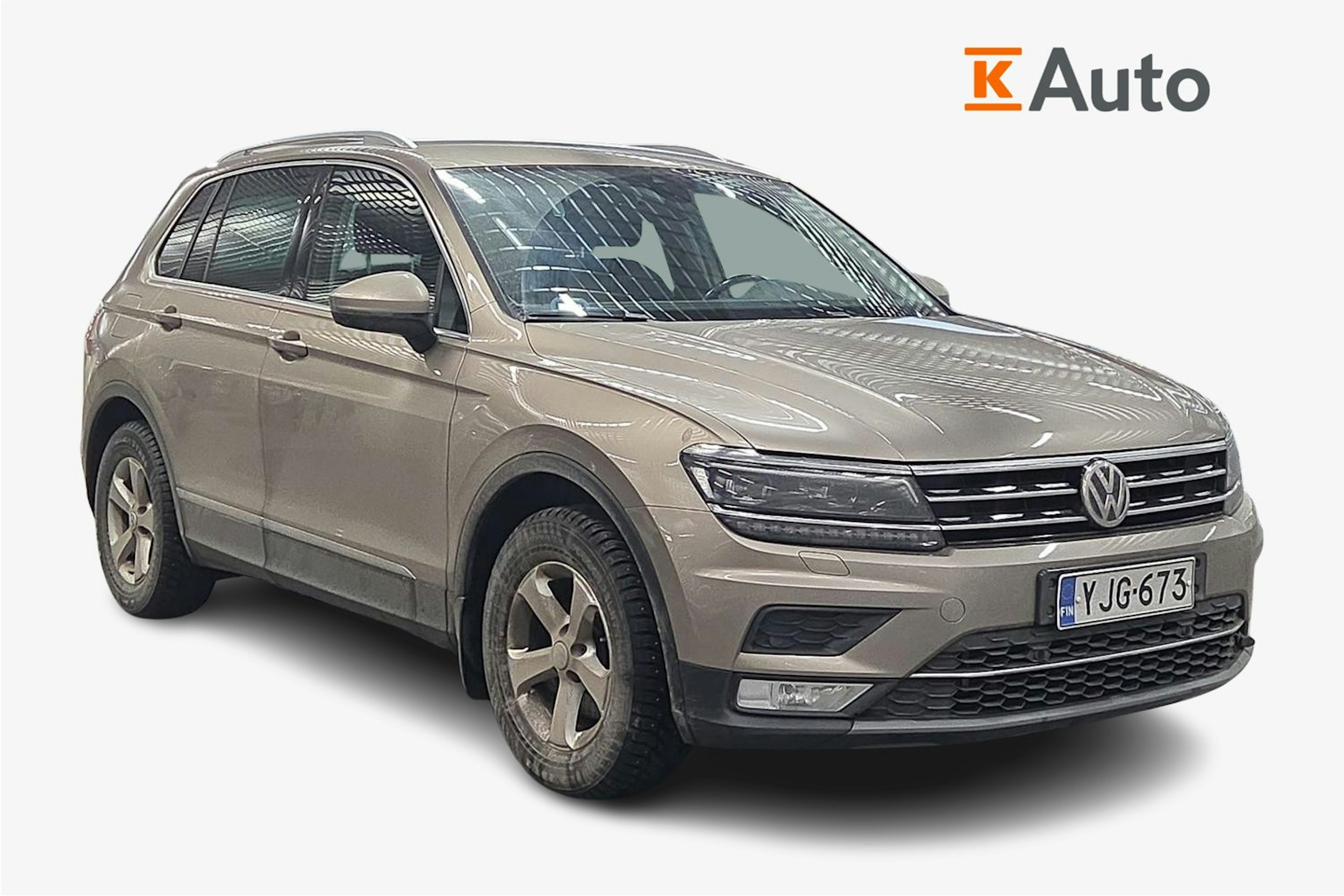 ruskea (beige) Volkswagen Tiguan 2016 kuva 1.