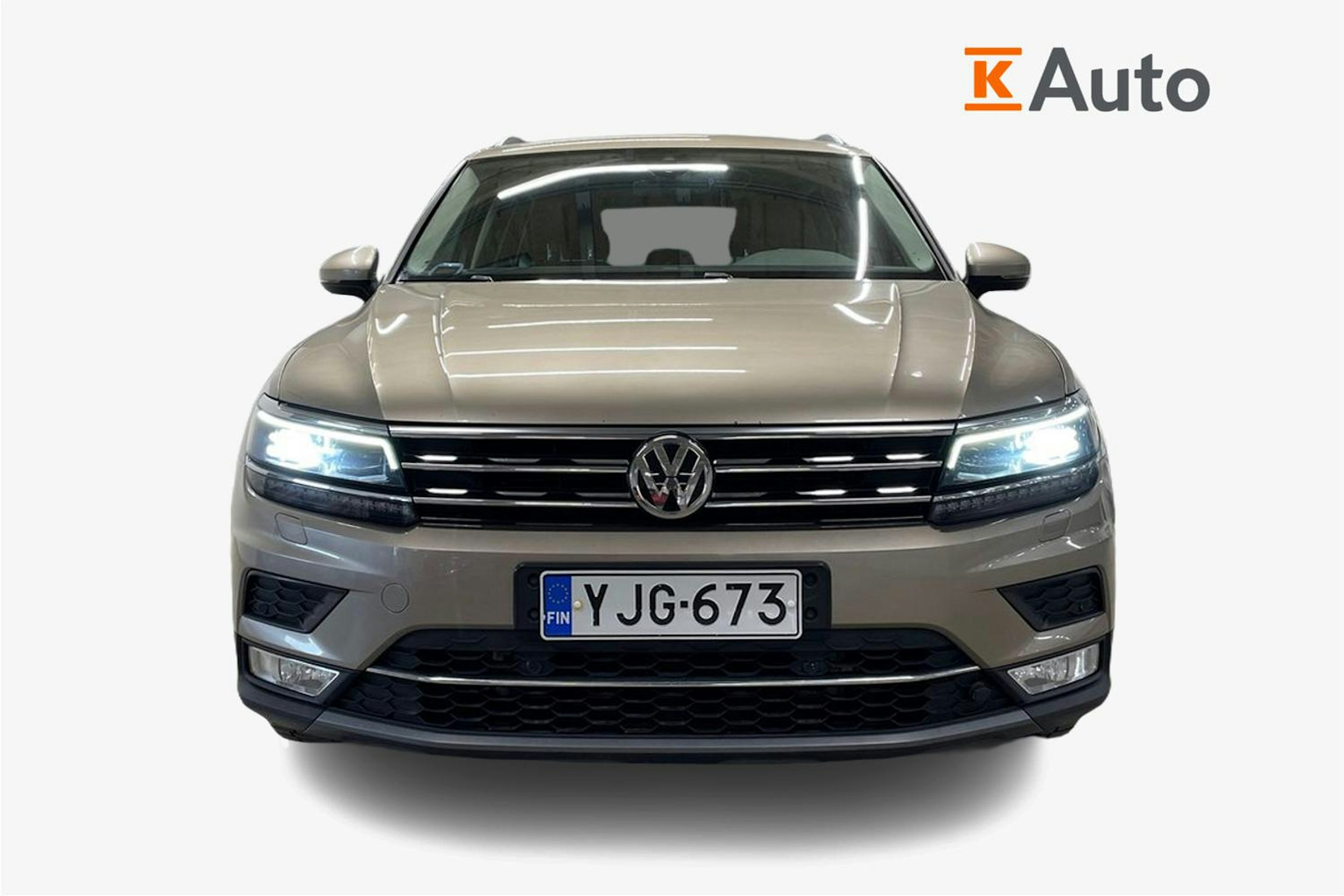 ruskea (beige) Volkswagen Tiguan 2017 kuva 4.