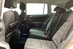 ruskea (beige) Volkswagen Tiguan 2017 kuva 8.