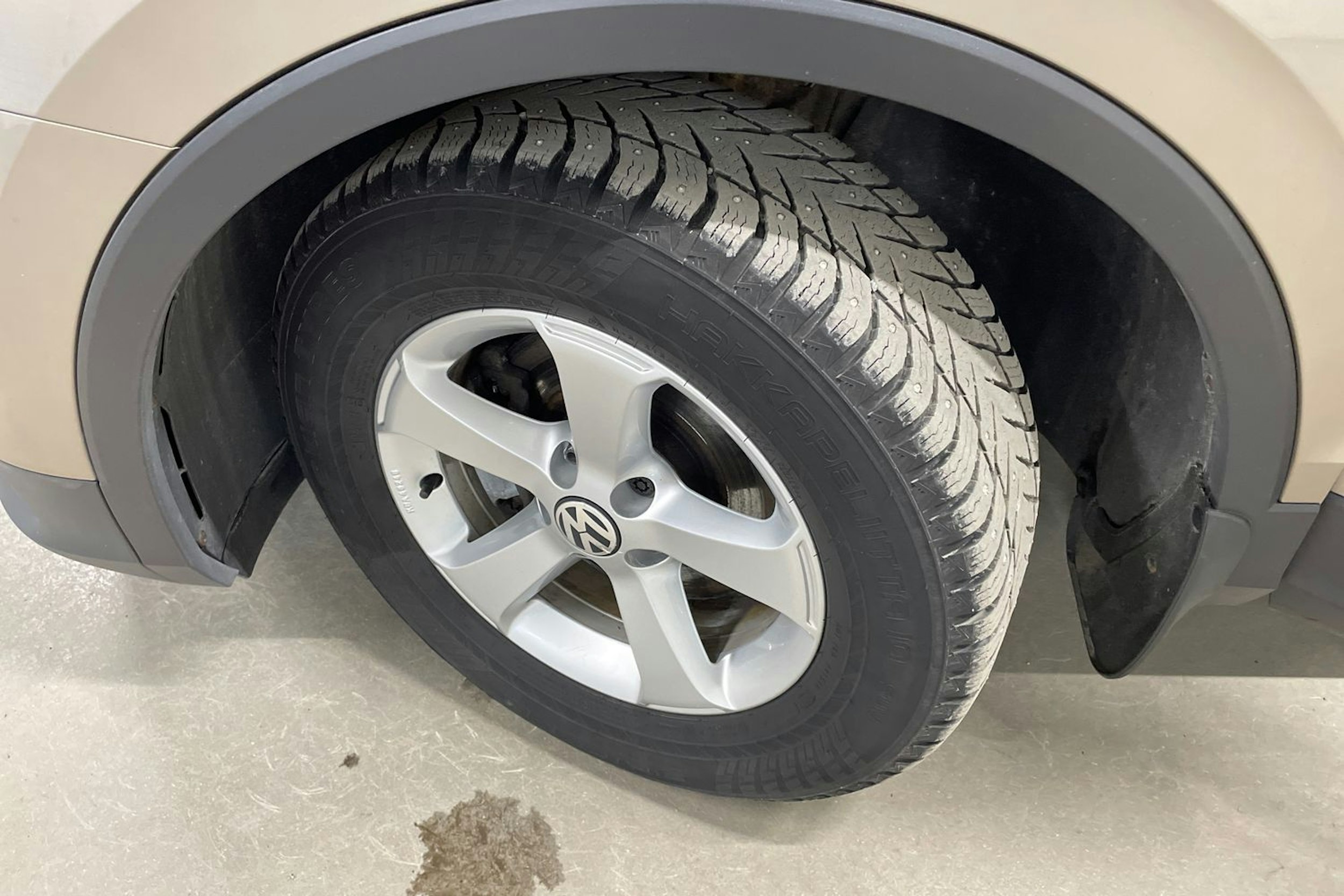 ruskea (beige) Volkswagen Tiguan 2017 kuva 10.