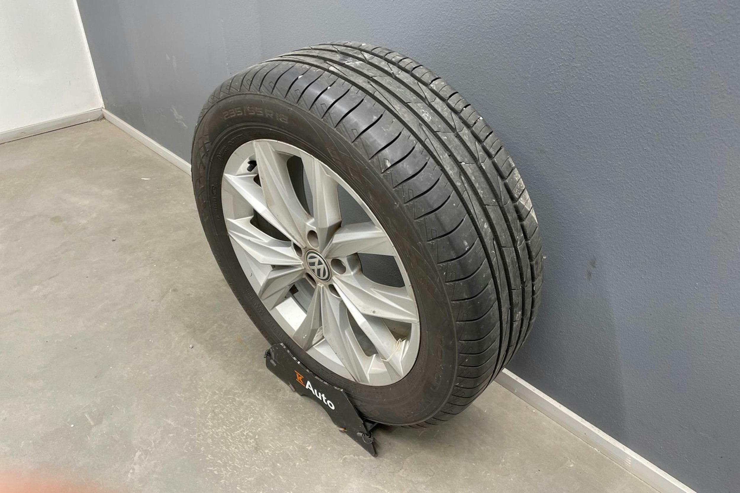 ruskea (beige) Volkswagen Tiguan 2017 kuva 11.