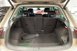 ruskea (beige) Volkswagen Tiguan 2017 kuva 12.