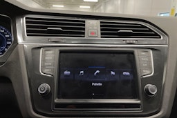 ruskea (beige) Volkswagen Tiguan 2017 kuva 14.