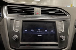 ruskea (beige) Volkswagen Tiguan 2017 kuva 15.