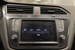 ruskea (beige) Volkswagen Tiguan 2017 kuva 16.