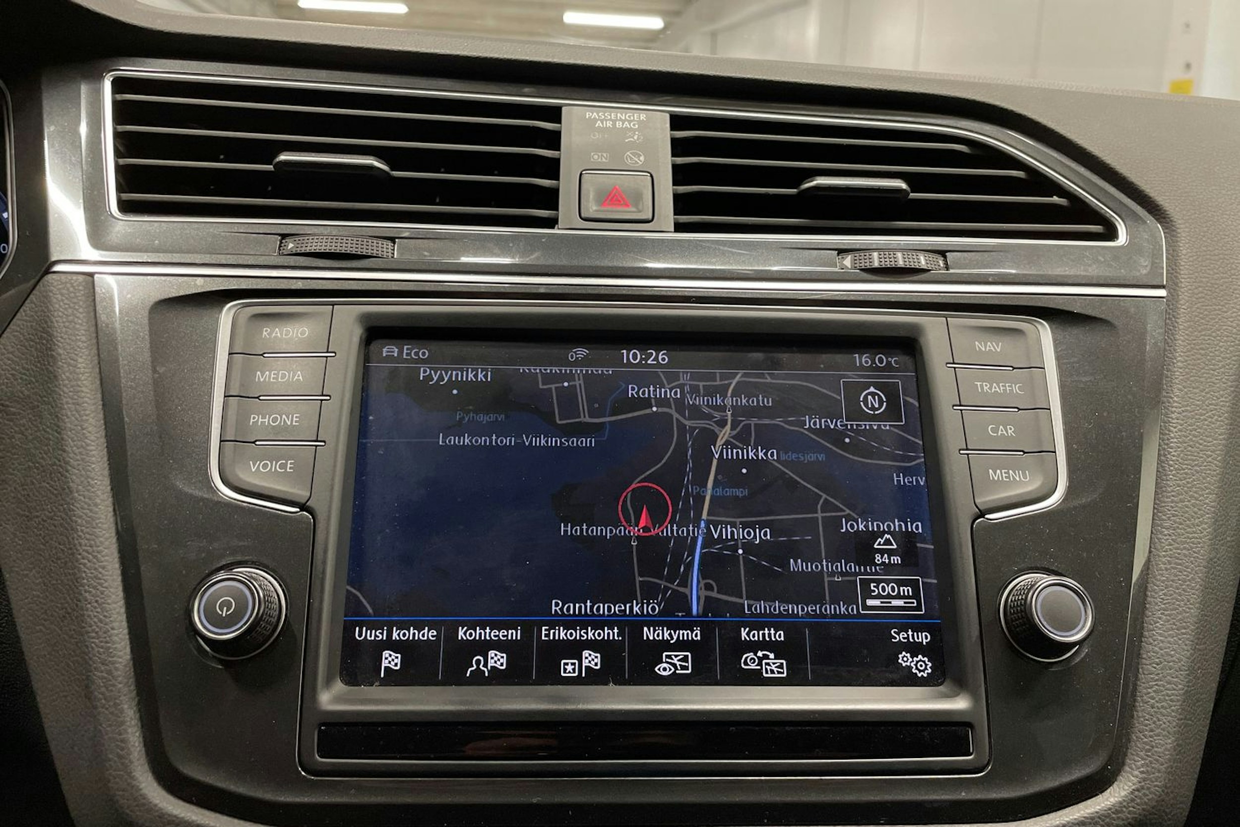 ruskea (beige) Volkswagen Tiguan 2017 kuva 18.